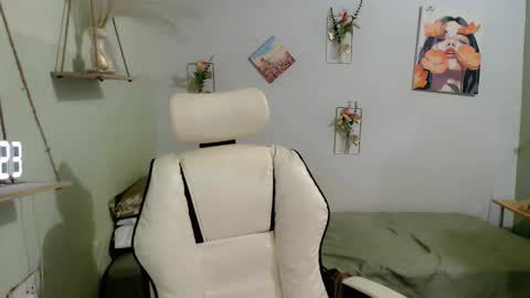 Snapshot of snow_2000 chatting on October 2025 11:59:02 PM snow_2000 online show from October 2025 11:59:02 PM