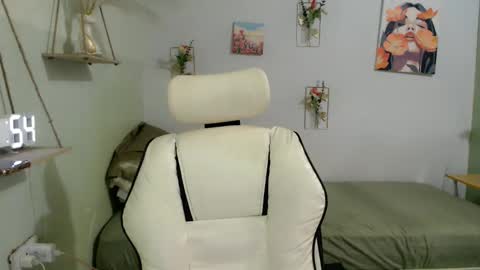 Snapshot of snow_2000 chatting on October 2025 03:29:01 AM snow_2000 online show from October 2025 03:29:01 AM