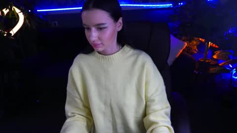 Snapshot of snow_whiteeex chatting on January 2025 01:00:01 PM snow_whiteeex online show from January 2025 01:00:01 PM