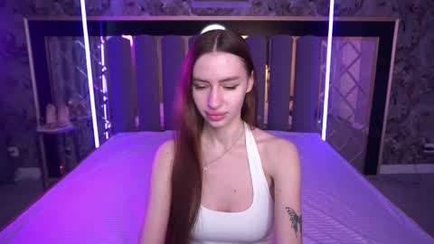Snapshot of snow_whiteeex chatting on April 2026 05:43:01 AM snow_whiteeex online show from April 2026 05:43:01 AM