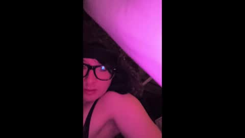 Snapshot of snowbhunniswirl chatting on March 2026 05:02:02 AM SnowBhunni online show from March 2026 05:02:02 AM