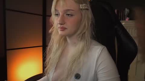 Ellie online show from June 2026 05:45:02 AM