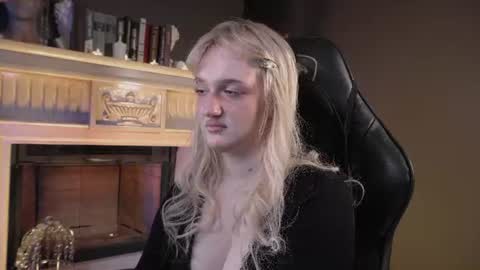 Snapshot of snowflakeskitty chatting on July 2026 05:31:02 AM Ellie online show from July 2026 05:31:02 AM