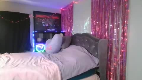 Snapshot of snowie_rose chatting on April 2026 12:11:02 AM Snowie Rose online show from April 2026 12:11:02 AM