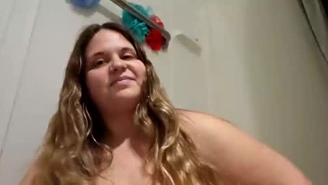 Snapshot of snowwfoxxx chatting on April 2026 12:12:01 AM SnowwFoxxx online show from April 2026 12:12:01 AM