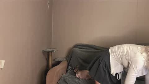 snowy_alice online show from October 2025 09:30:02 AM