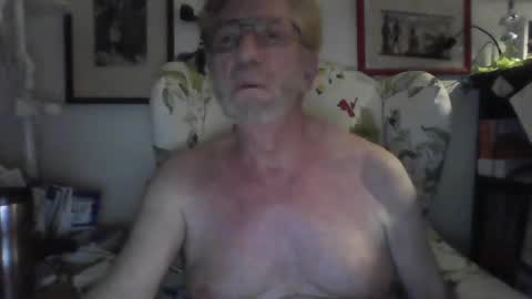 Snapshot of so_erotic_sub chatting on October 2025 03:19:01 AM ImYourBitch online show from October 2025 03:19:01 AM