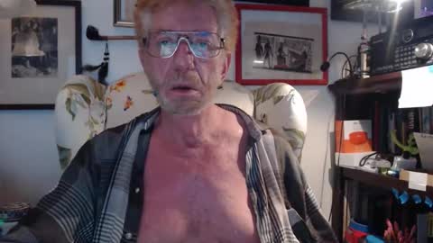 Snapshot of so_erotic_sub chatting on November 2025 06:41:02 AM ImYourBitch online show from November 2025 06:41:02 AM