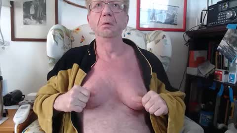 Snapshot of so_erotic_sub chatting on February 2026 06:08:01 PM ImYourBitch online show from February 2026 06:08:01 PM