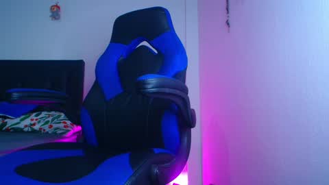 Snapshot of soee_18 chatting on April 2026 04:13:02 AM sooe online show from April 2026 04:13:02 AM