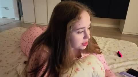 Snapshot of sofaris chatting on April 2026 07:52:01 PM Sophy online show from April 2026 07:52:01 PM