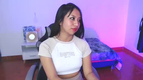 sofia online show from December 2025 08:25:01 PM