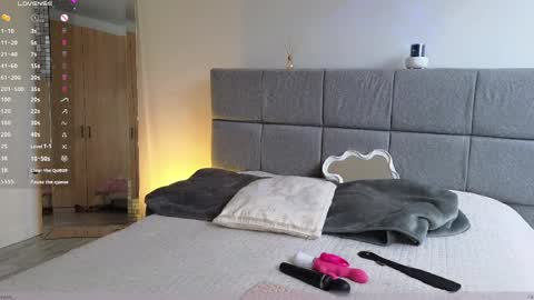 Snapshot of soffimoon_ chatting on April 2026 08:28:02 PM IG Soffimoon I THANK YOU FOR LEAVING YOUR FOLLOW online show from April 2026 08:28:02 PM