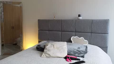 Snapshot of soffimoon_ chatting on April 2026 07:25:02 PM IG Soffimoon I THANK YOU FOR LEAVING YOUR FOLLOW online show from April 2026 07:25:02 PM