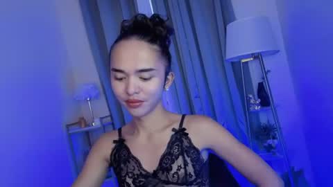 Snapshot of sofhia_love chatting on June 2026 05:49:01 AM sofhia_love online show from June 2026 05:49:01 AM