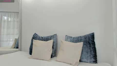 Sofi  online show from November 2025 12:33:02 PM