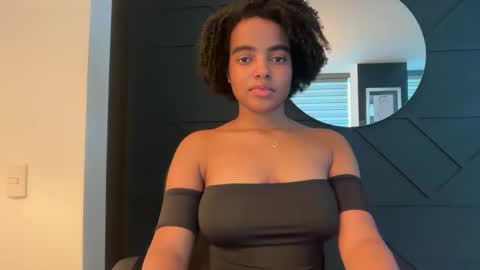 Snapshot of sofi_z chatting on April 2026 05:18:01 PM Sofi online show from April 2026 05:18:01 PM