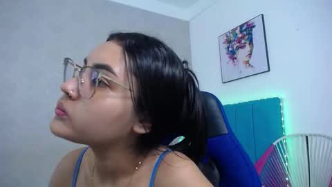 Sofia online show from November 2025 12:20:01 PM