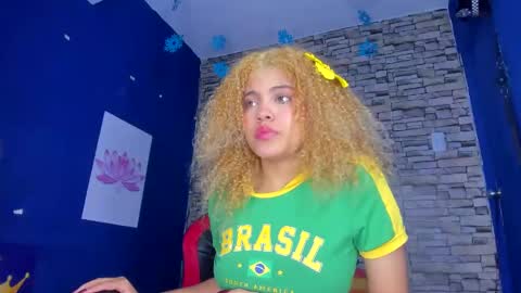 sofiacastillo01 online show from February 2025 03:36:02 PM