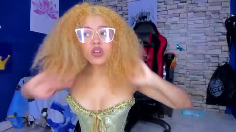 sofiacastillo01 online show from February 2025 05:39:02 PM