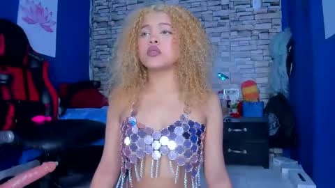 sofiacastillo01 online show from February 2025 05:18:02 PM