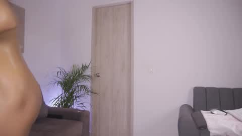 Snapshot of sofiarios04 chatting on November 2025 11:21:01 AM Sofia online show from November 2025 11:21:01 AM