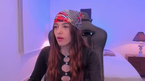 Sofia  Help me reach 5K followers  online show from December 2025 07:52:01 PM