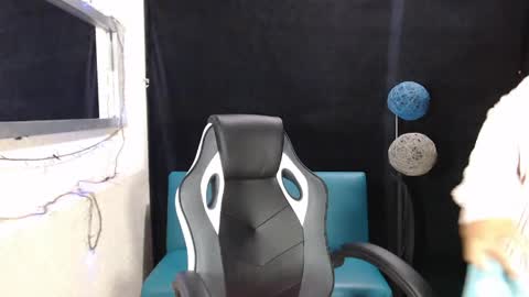 sofiaroyal23 online show from April 2026 10:12:01 PM