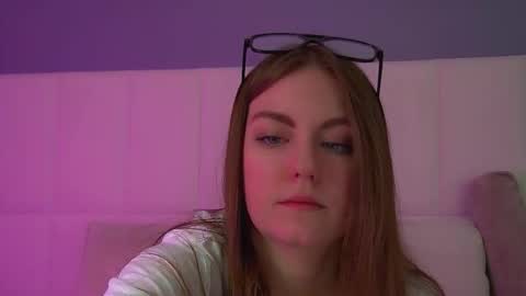 Sofia online show from February 2026 06:33:02 PM