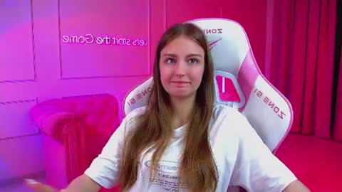 Snapshot of sofiasarvain chatting on June 2026 07:01:02 PM Sofia online show from June 2026 07:01:02 PM