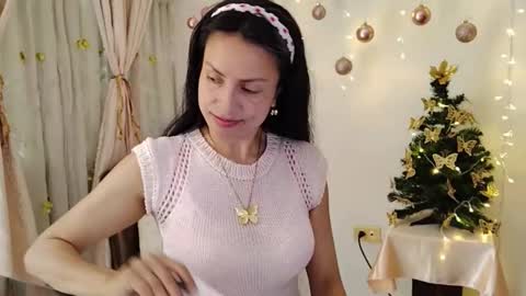 Sofi Bella online show from December 2025 06:47:02 PM