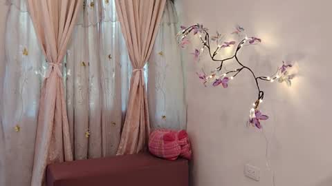 Sofi Bella online show from March 2026 07:30:01 PM