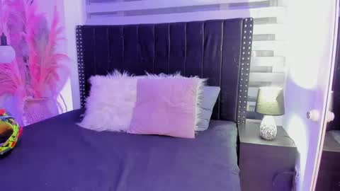 Sofia online show from February 2025 04:04:01 AM