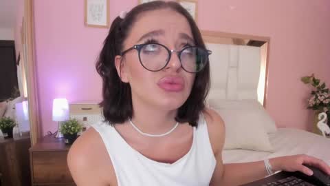 Snapshot of sofiiagudelo chatting on February 2025 02:39:02 AM Sofi agudelo online show from February 2025 02:39:02 AM