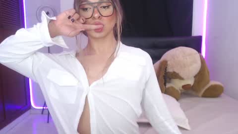 Snapshot of sofiievans_ chatting on December 2024 10:08:02 PM   online show from December 2024 10:08:02 PM