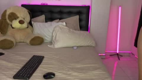 Snapshot of sofiievans_ chatting on April 2026 09:29:02 PM online show from April 2026 09:29:02 PM