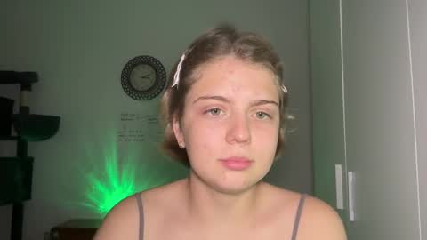 Snapshot of softari chatting on April 2026 01:09:02 PM Ilisabet online show from April 2026 01:09:02 PM