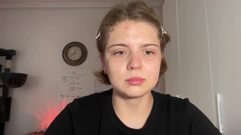 Snapshot of softari chatting on April 2026 10:37:02 AM Ilisabet online show from April 2026 10:37:02 AM