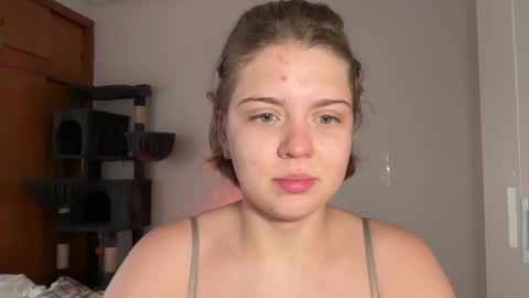 Snapshot of softari chatting on April 2026 10:04:02 AM Ilisabet online show from April 2026 10:04:02 AM