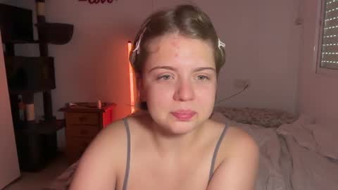 Snapshot of softari chatting on April 2026 11:04:02 AM Ilisabet online show from April 2026 11:04:02 AM