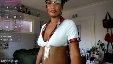 Chloe Kiwi online show from October 2025 07:33:01 PM