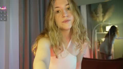 softdreamer_ online show from November 2025 10:04:02 AM