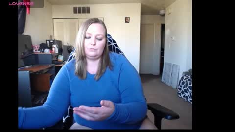 Snapshot of softerpeaches chatting on December 2024 08:11:01 PM Rose online show from December 2024 08:11:01 PM