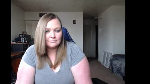 Snapshot of softerpeaches chatting on February 2025 06:17:02 PM Rose online show from February 2025 06:17:02 PM