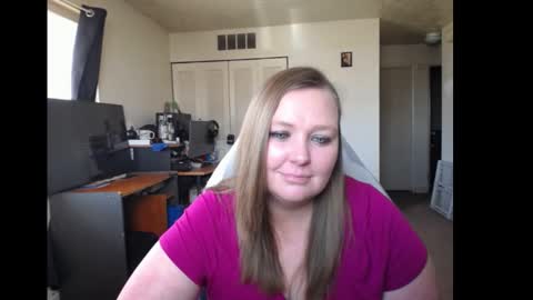 Snapshot of softerpeaches chatting on March 2025 07:38:02 PM Rose online show from March 2025 07:38:02 PM