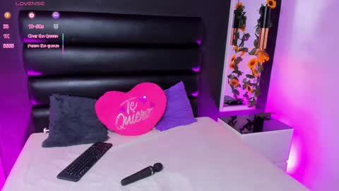 Snapshot of softienymph chatting on September 2025 11:43:02 AM softienymph online show from September 2025 11:43:02 AM