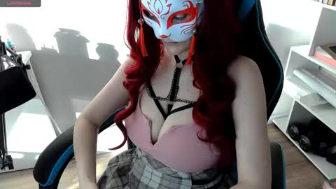 Snapshot of softvoltage_ chatting on June 2026 03:18:01 PM Nika Schwarz online show from June 2026 03:18:01 PM