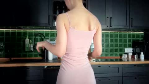 Snapshot of solar_bella chatting on March 2026 04:27:01 AM Bella online show from March 2026 04:27:01 AM