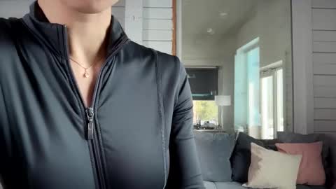 Snapshot of solar_bella chatting on March 2026 07:23:01 AM Bella online show from March 2026 07:23:01 AM