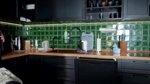 Snapshot of solar_bella chatting on March 2026 04:07:01 AM Bella online show from March 2026 04:07:01 AM